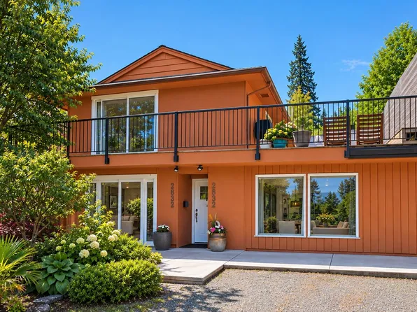 6440 Douglas St, West Vancouver, BC V7W 2G2