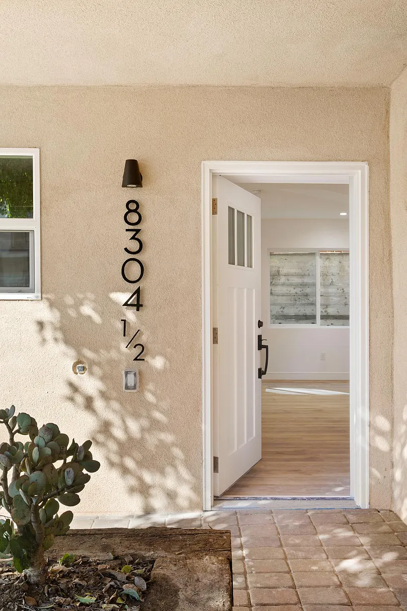 Building Photo - 8304 1/2 Pershing Dr