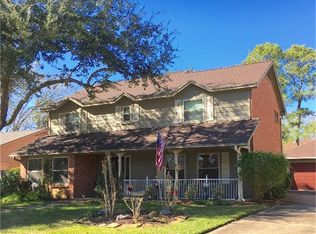 2710 S Pinehill Dr, Pearland, TX 77581