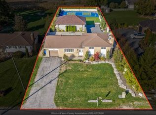 3050 Bouffard Rd, Lasalle, ON N9H 1W5