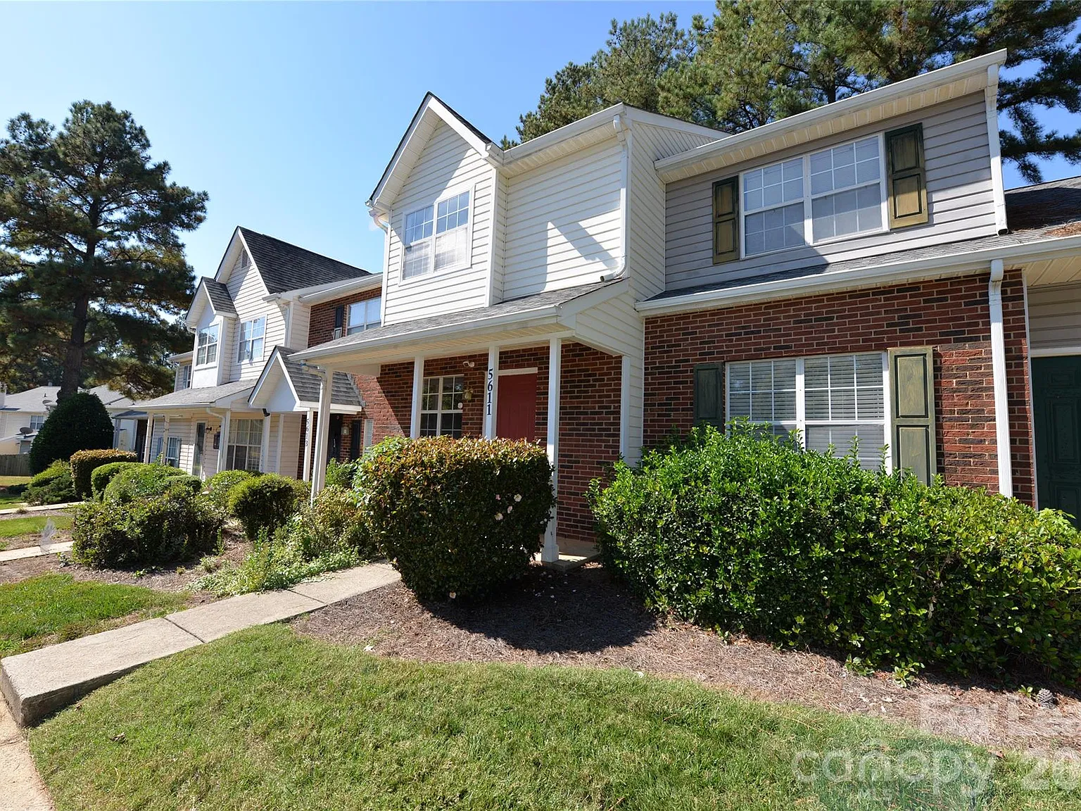 2 bed, 2.5 bath, 544 sqft, $1,350 — Photo 2