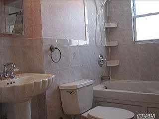 5th image of 142 Lee Ave