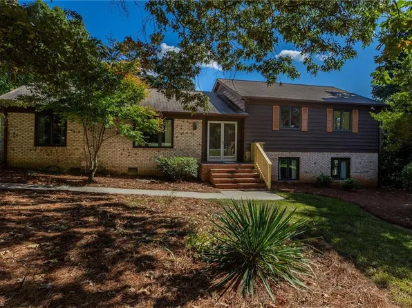 5007 Warfield Dr, Greensboro, NC 27406