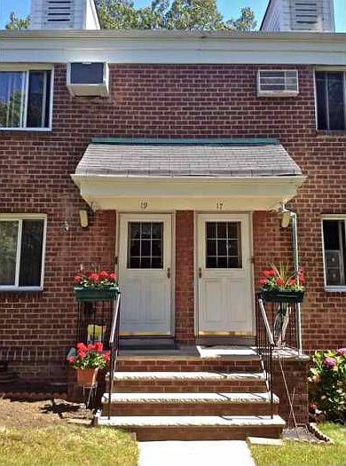 Front view of home.
