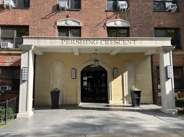 141-30 Pershing Crescent image 1 of 11