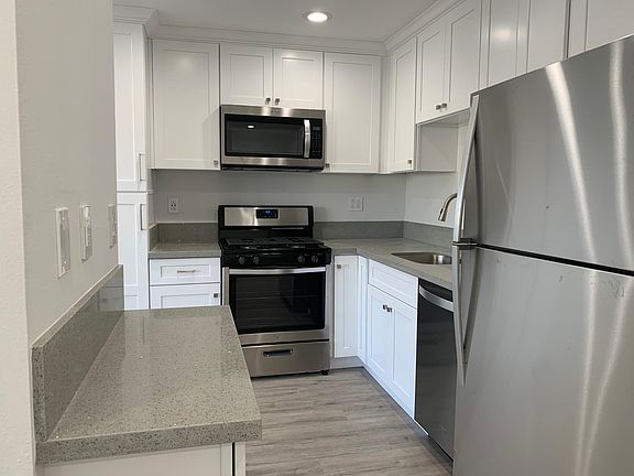 4th image of 944 Monterey Blvd APT 3