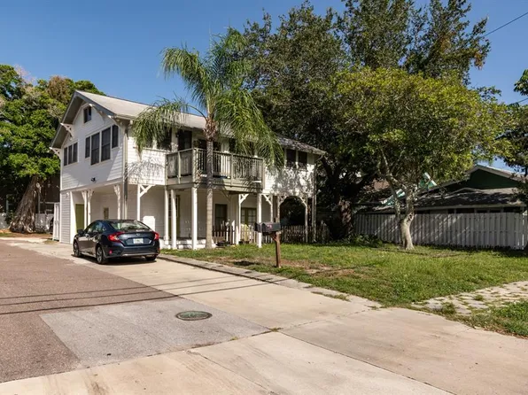 1015 Locust St NE, Saint Petersburg, FL 33701