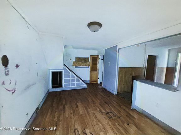 4th image of 511 Meridian Ave