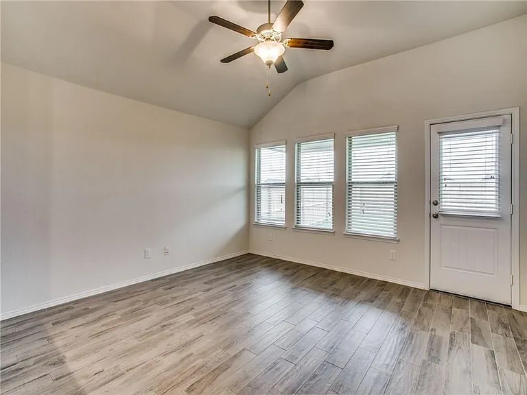 8944 Devonshire Dr — Photo 6