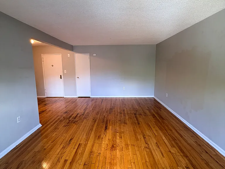 572 Whitney Ave #3E — Photo 7