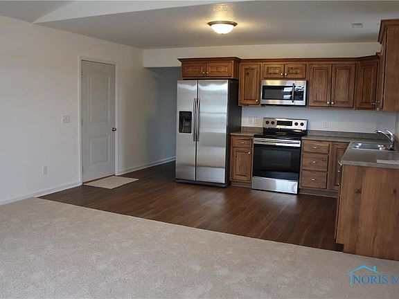 4th image of 103 Paradise Ln #142