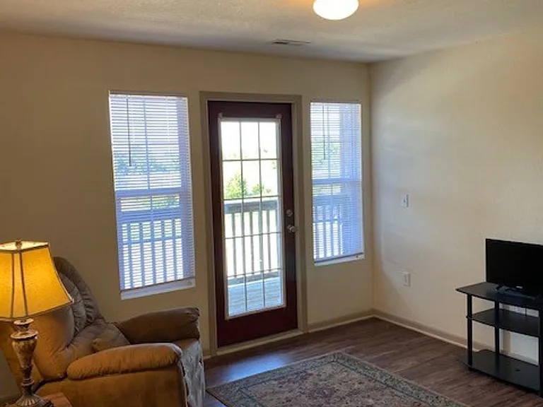 913 Westridge Dr #18 — Photo 2