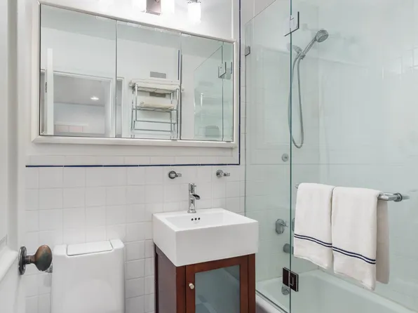 241 East 76th Street 2E image 3 of 6