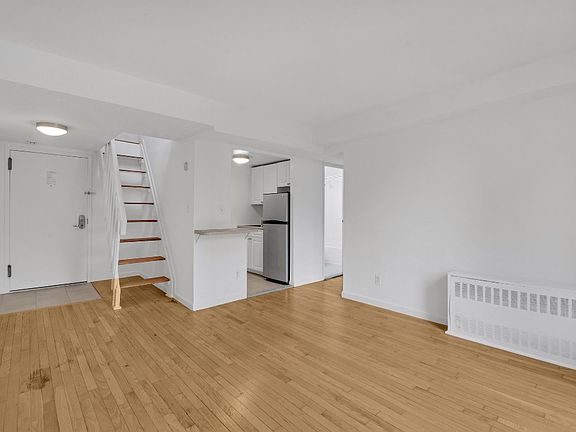 2nd image of 220 E 22nd St APT 6A