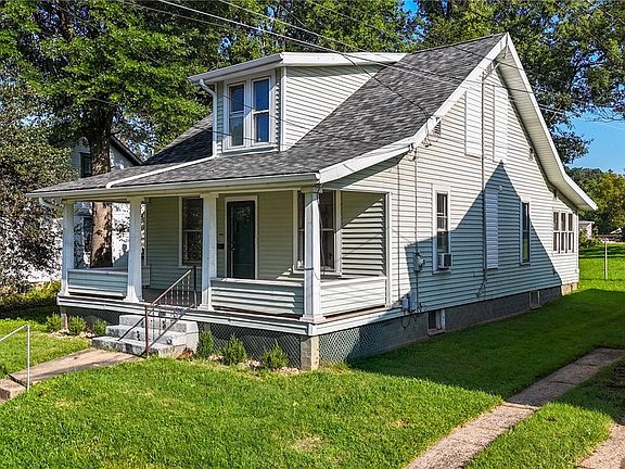2nd image of 207 Kenwood St