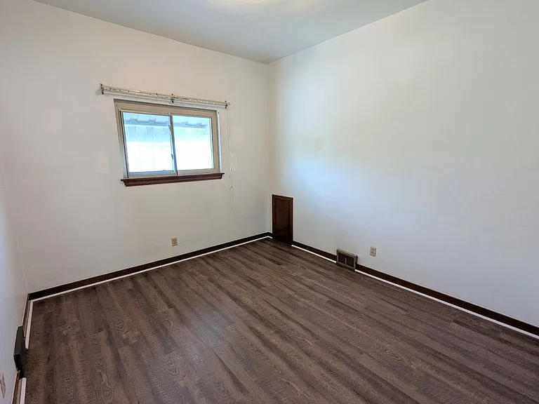258 Edmond St — Photo 13