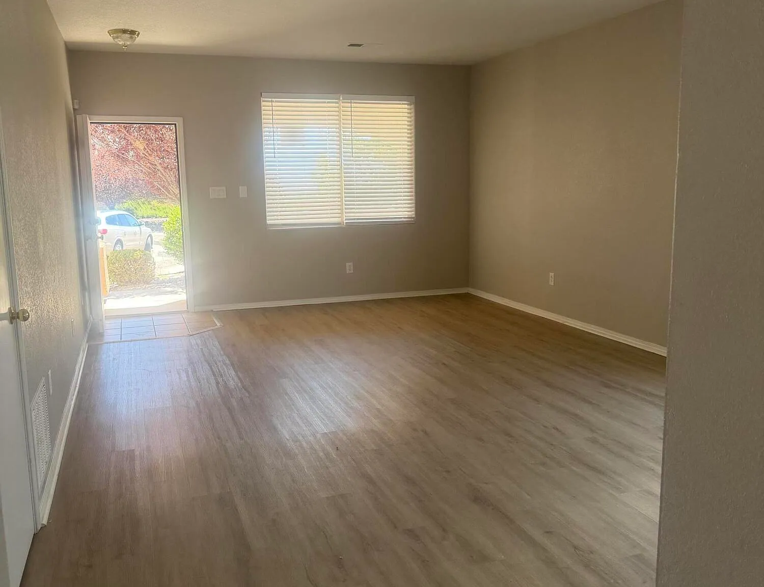 3 bed, 2.5 bath, 2720 sqft, $2,700 — Photo 4
