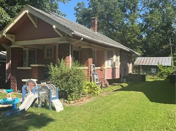 209 E Park St, Pleasanton, KS 66075