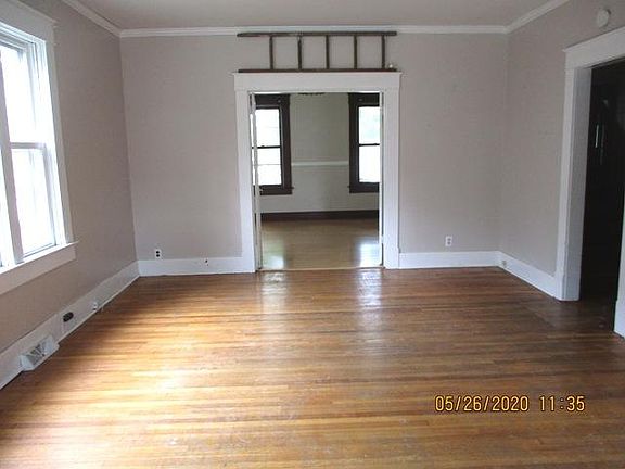3rd image of 915 Shamrock St