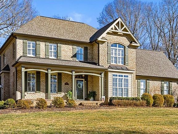 3rd image of 6814 Trace Dr