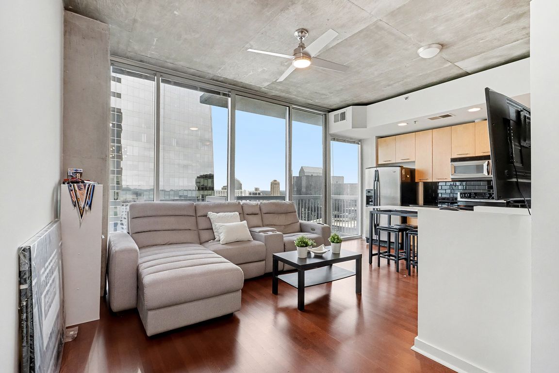 next background image