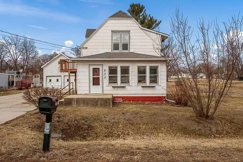 233 West Dawson Avenue photo 1
