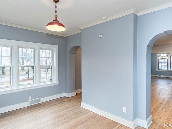 4th image of 20 Barcelona Ave