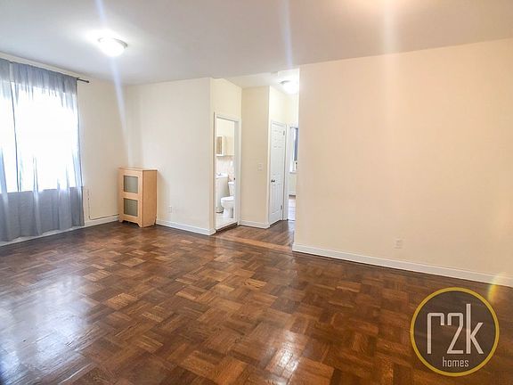5th image of 4721 44th St APT 2F
