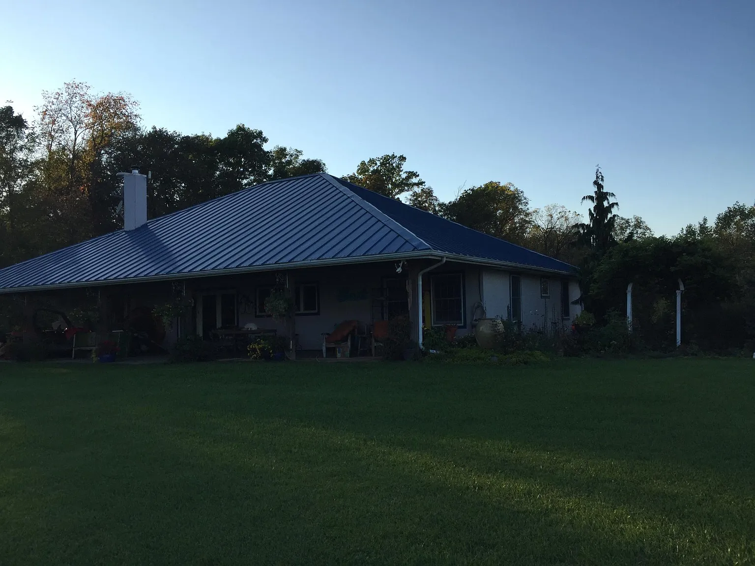 3 bed, 3600 sqft, $2,400 — Photo 2
