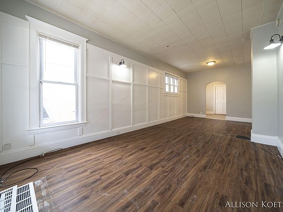 5th image of 904 Kalamazoo Ave SE