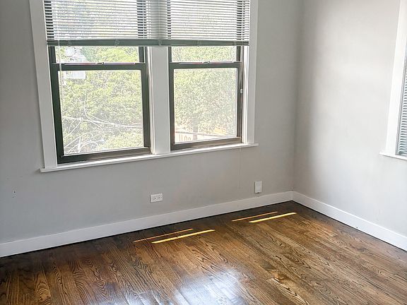 3rd image of 2048 N Damen Ave #3W