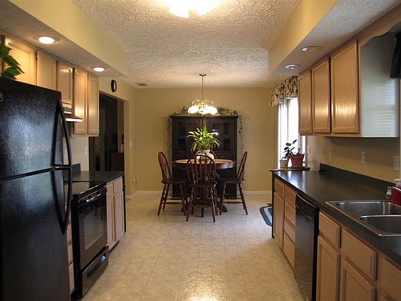 4th image of 420 S Bradley Dr