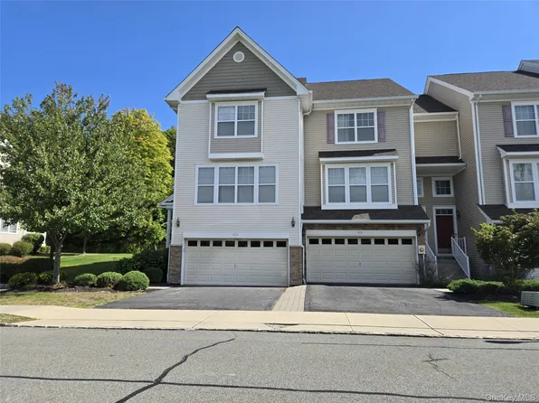 804 Hawthorn Way, New Windsor, NY 12553