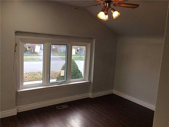 3rd image of 9 Benshire Dr