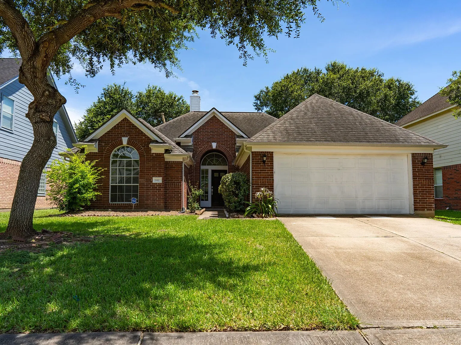 3 bed, 2.0 bath, 1678 sqft, $2,100 — Photo 2