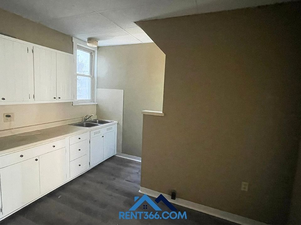 1st image of 929 Center St #2