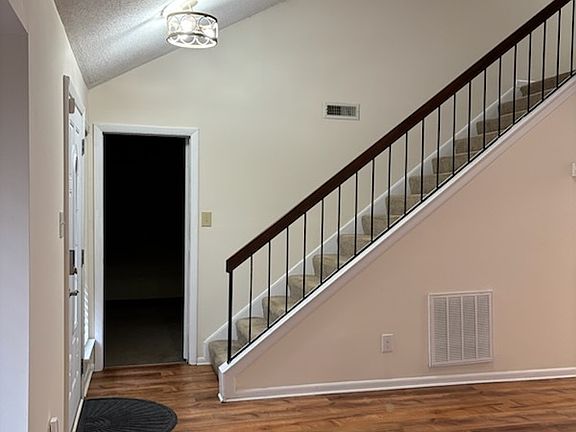 5th image of 924 Birchwood Ct
