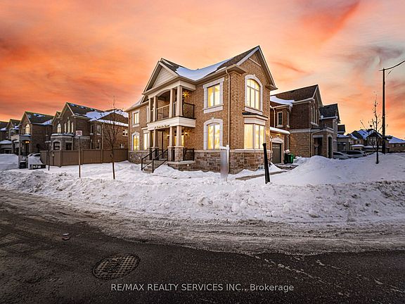 2nd image of 15 Farringdon Cres