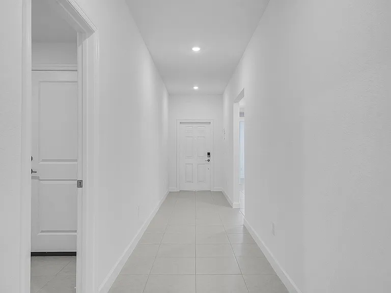 6394 NW Windwood Way — Photo 2
