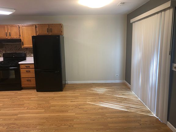 5th image of 325 Woodridge Cir Unit E