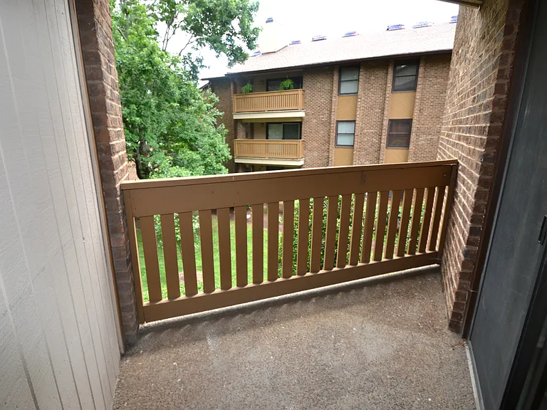 120 Hillsboro Pl — Photo 10