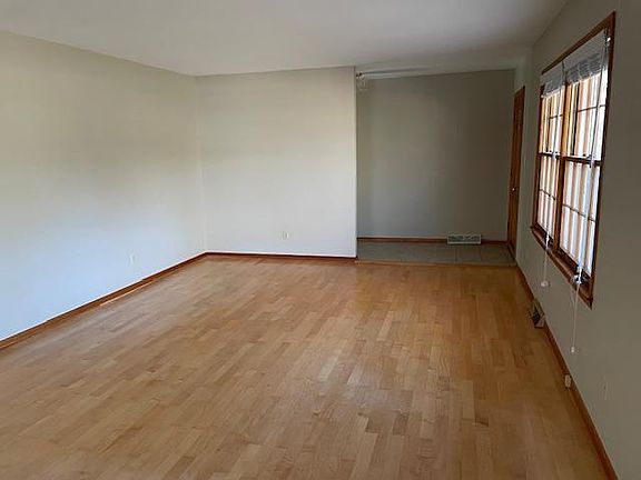 5th image of 2224 Golf Club Ln