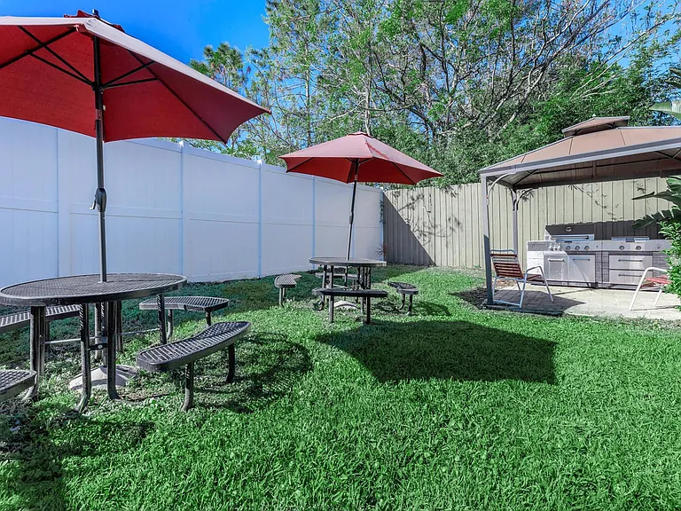 Metro Village Apartments — Photo 10