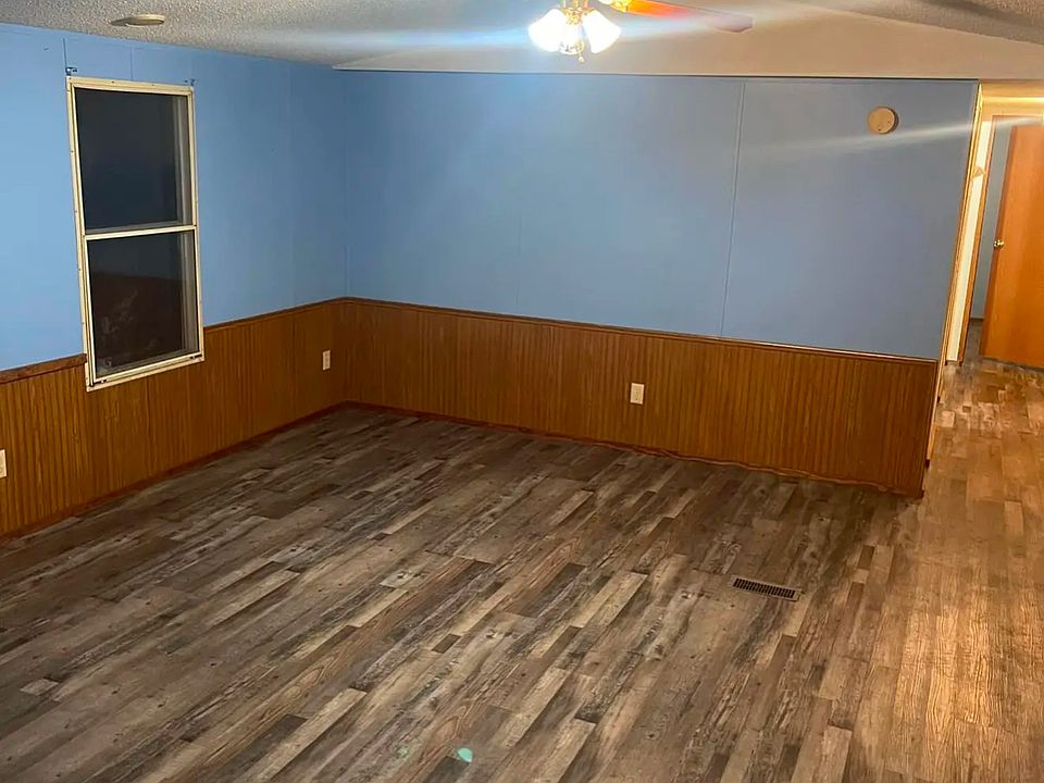 2nd image of 121 W Spruce
