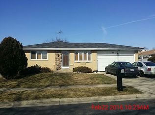 814 Erie Ct, Carol Stream, IL 60188