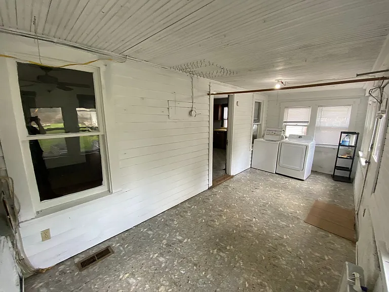 1427 S Washington St — Photo 17