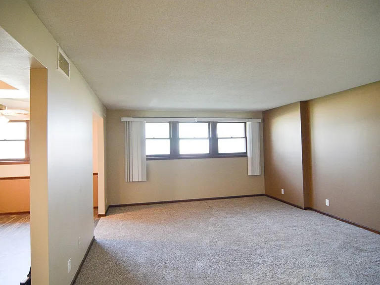 The Heights Apartments — Photo 21