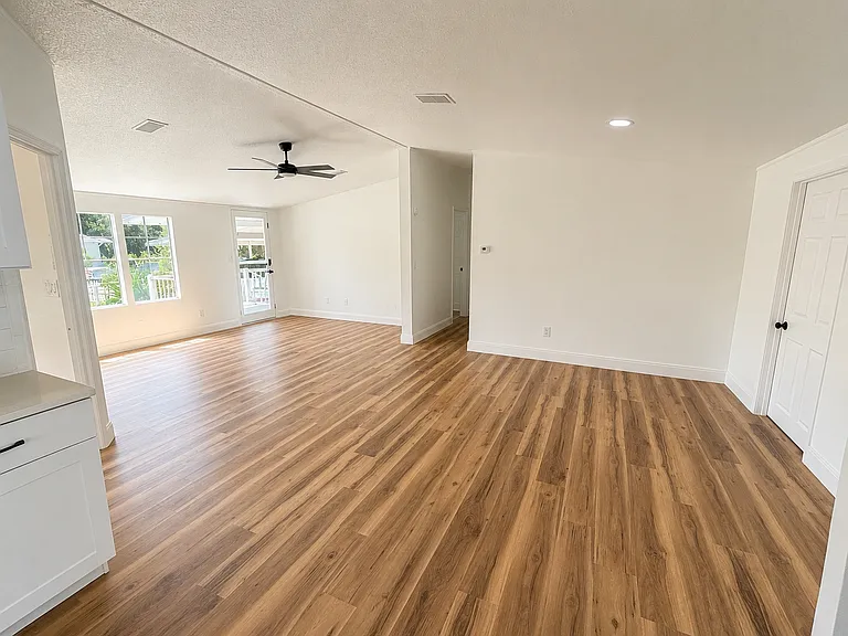 1565 Seneca Dr — Photo 14