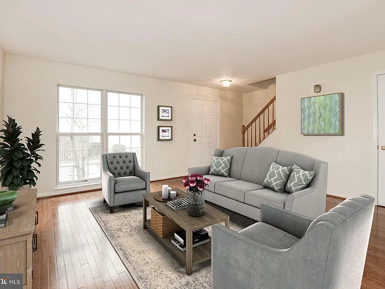 22037 Manning Sq — Photo 3