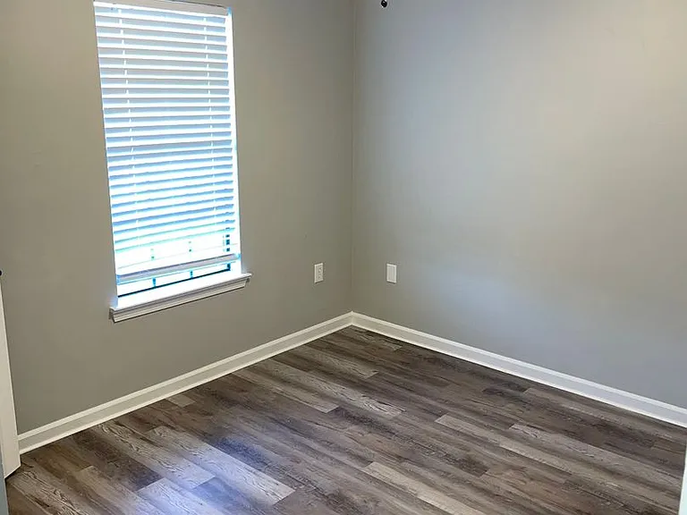 1415 Huebner St — Photo 12
